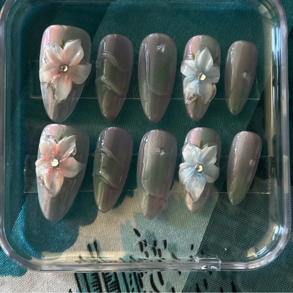 Floral Press-On Nails